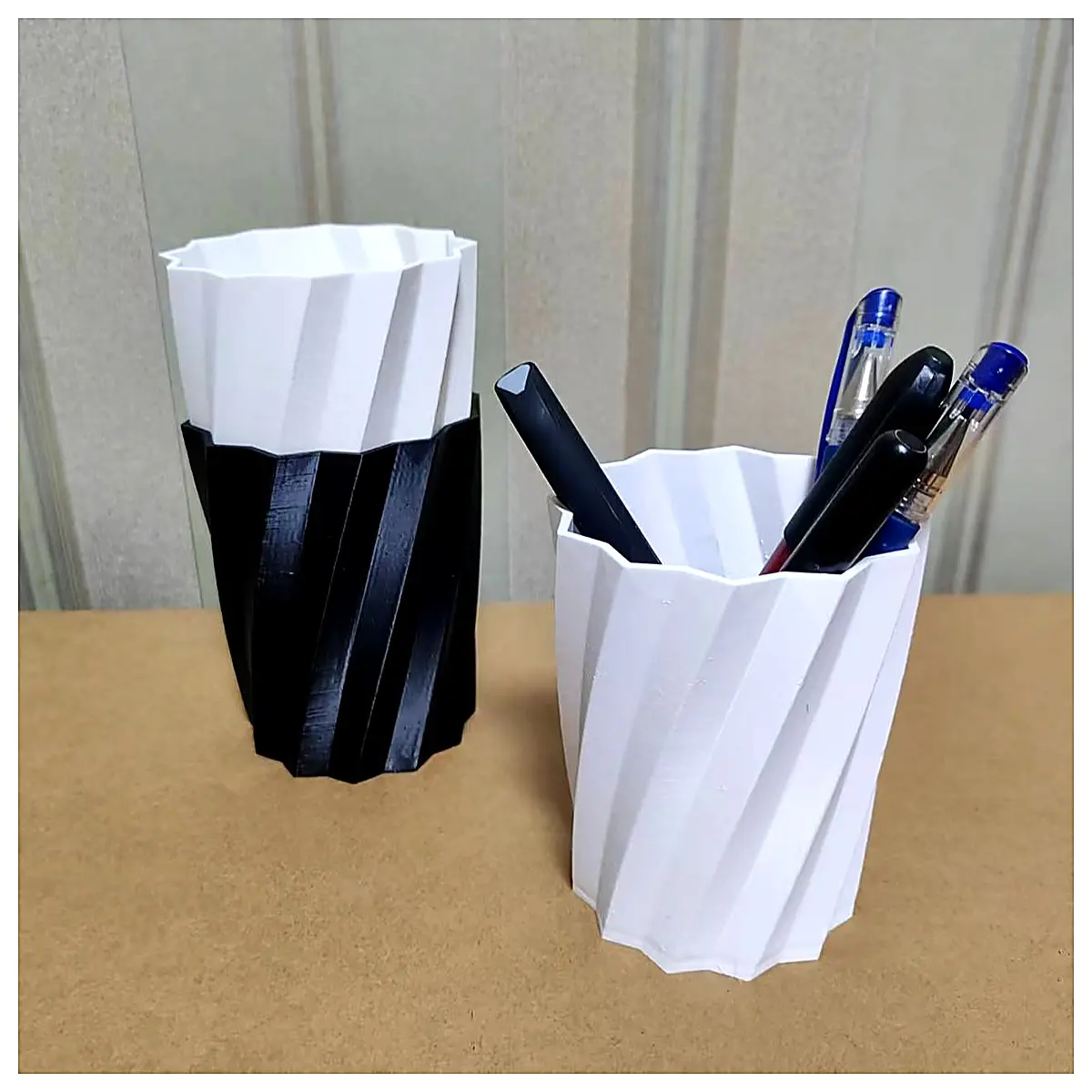 Minimalist Rotating Pen Holder Desk Organizer Creative Storage Solution for Office Study Pen Cup
