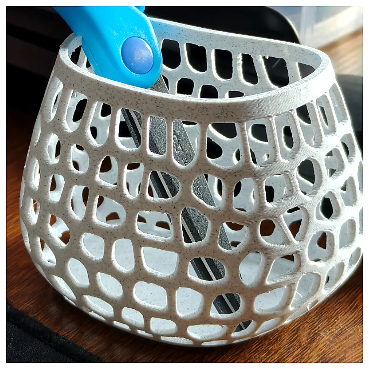 Irregular Vino Pen Holder Creative Writing Support Pen Tube Stand Office Desk Decoration Pen Accessories Creative Pen Holder