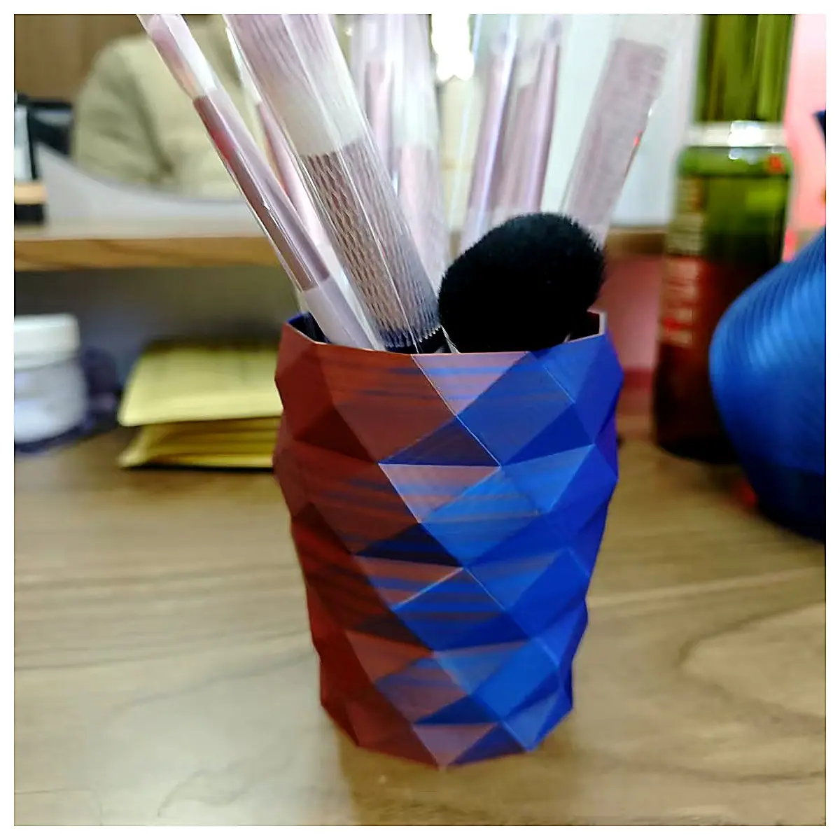 Multi faceted Pen Holder Decorative Vase Creative Desk Organizer Multi use Storage Box Office Shelf Accessory