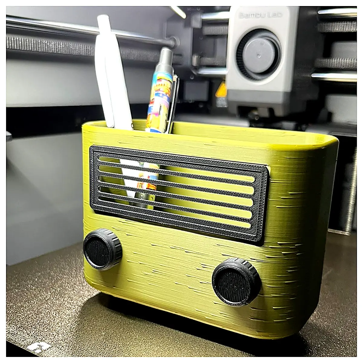 Retro Radio Pencil Holder 3D Printed Desk Decor Vintage Radio Accessory Creative Bookmark Stand Office Decoration