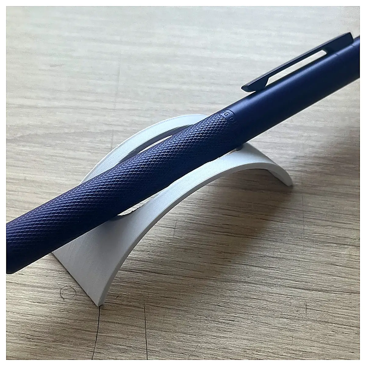 Minimalist Pen Holder Desk Organizer Creative Book Stand Decorative Pen Holder Office Study Supplies Simple Design