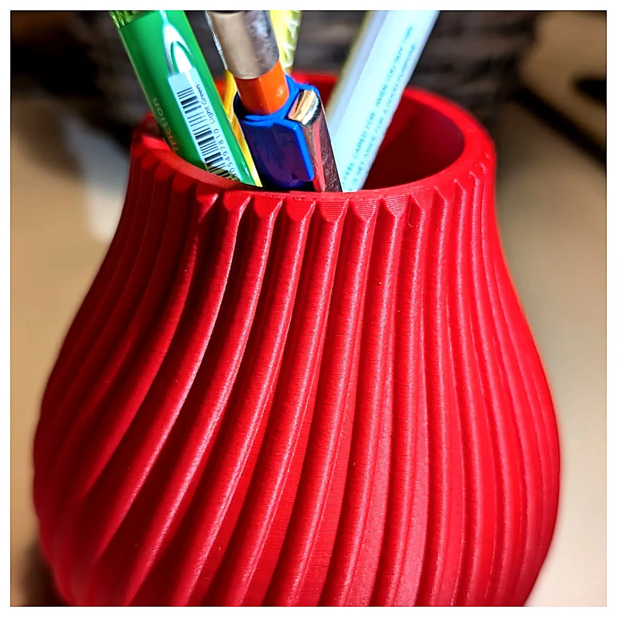 Spiral Vase Pen Holder Creative Home Decor Desk Organizer Office Accent Art Flower Pot Minimalist Design