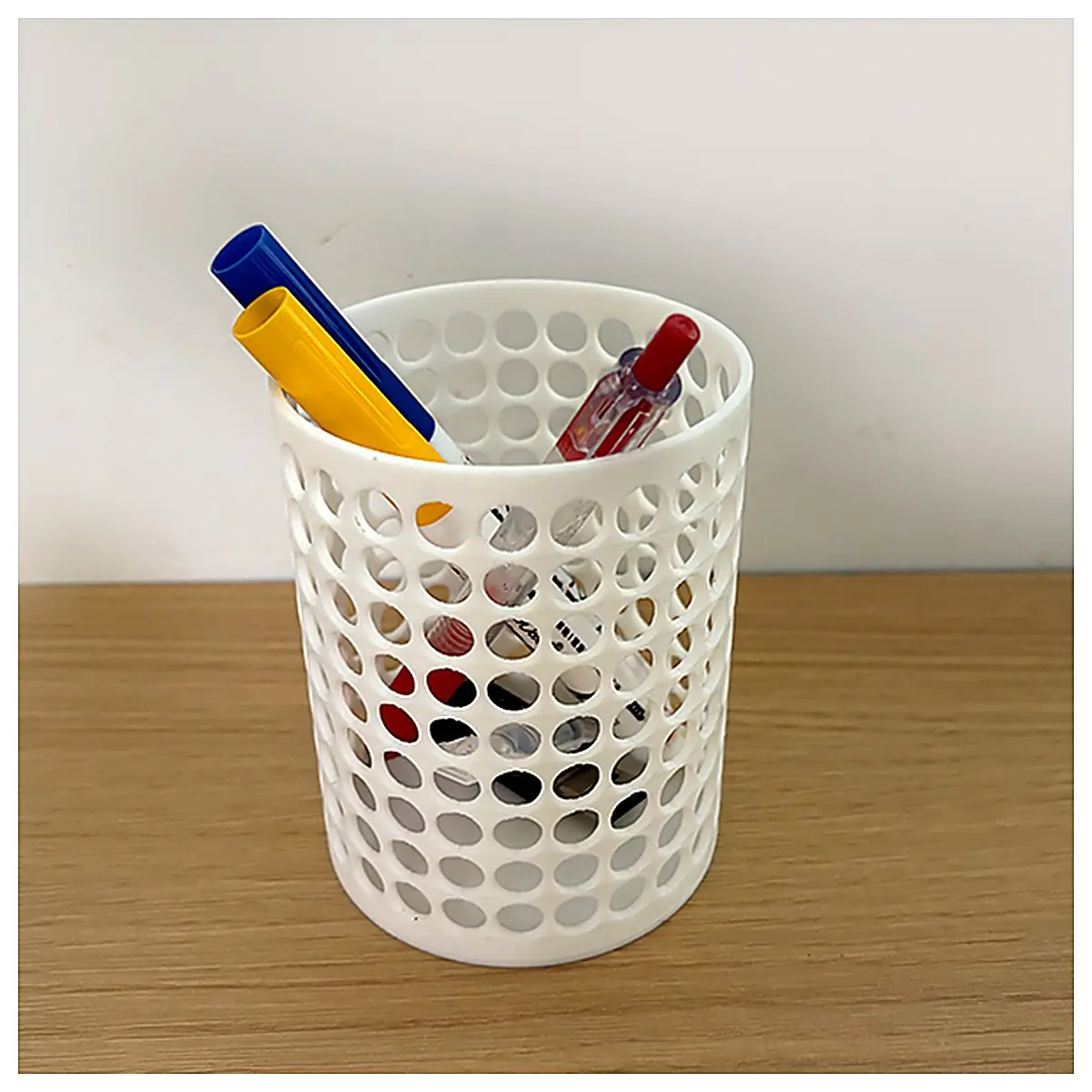 Minimalist Hollow Pen Holder Creative Desktop Organizer Decorative Storage Accessories Office Learning Small Items Storage Solutions