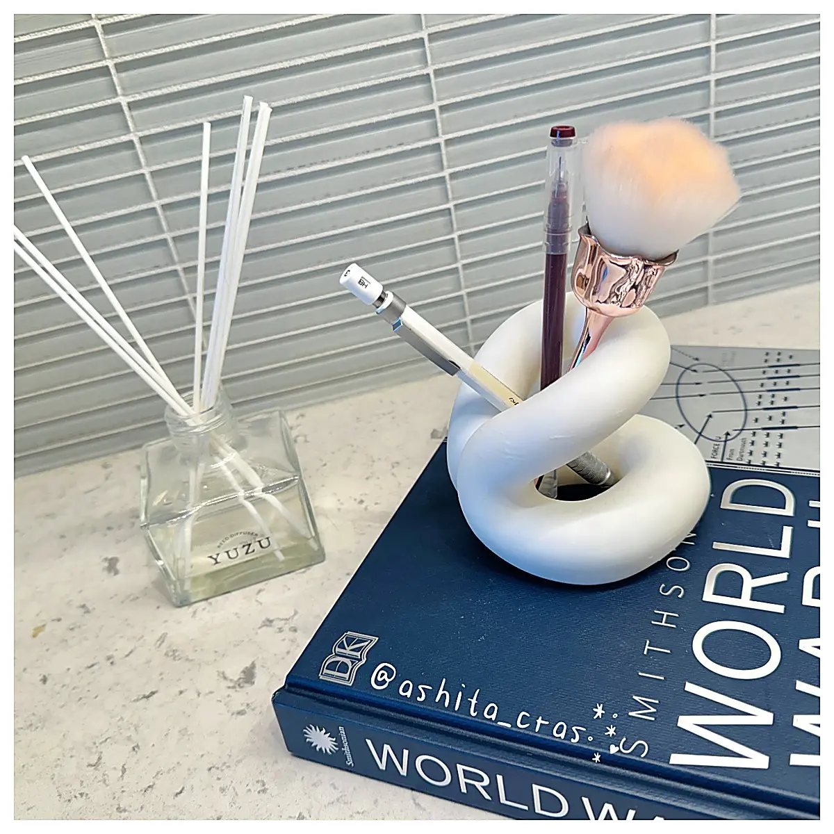 Minimalist Brush Holder Organizer Pen Stand Desktop Storage for Painting Supplies Art Tools Brush Caddy Creative Desk Decor Art Accessories