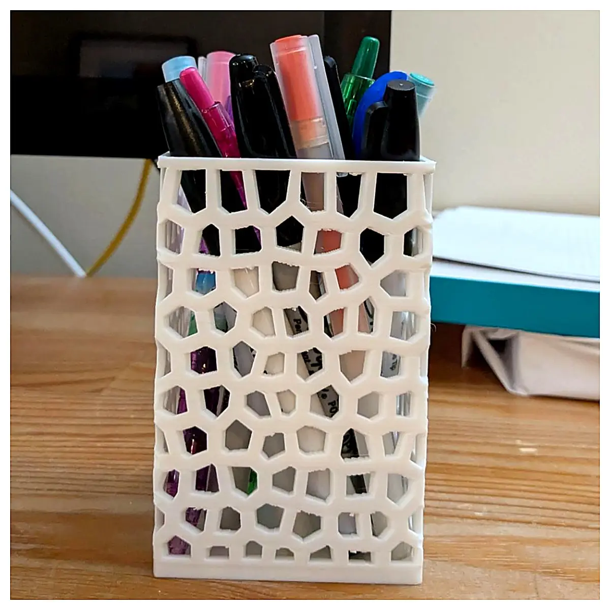 Voronoi Pattern Mug Stand Desktop Decor Art Piece Geometric Design Creative Gift Indoor Decoration Accessory
