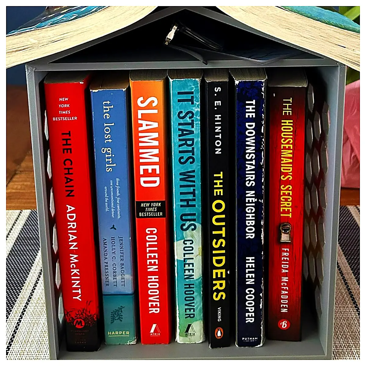Mini Bookshelf Wall Mounted Shelf Small Book Display Stand Decorative Shelf Wall Storage Creative Shelf Simple Shelf Ideal for Kids Room