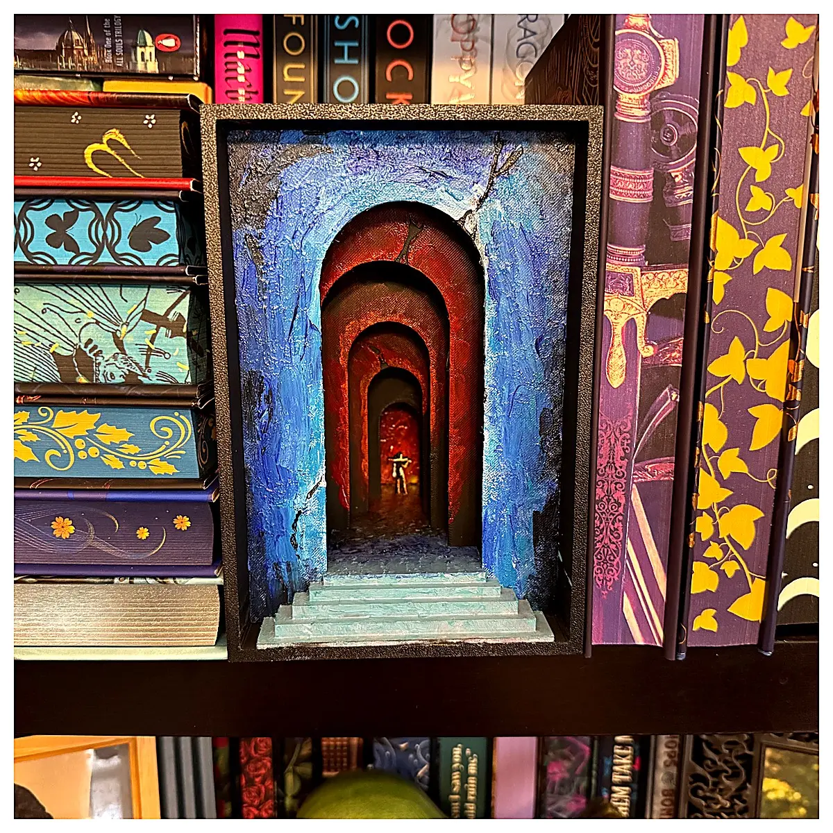 Glass Throne Comic Book Stand Manga Book Holder Display Case Protective Sleeve Repair Collection Edition