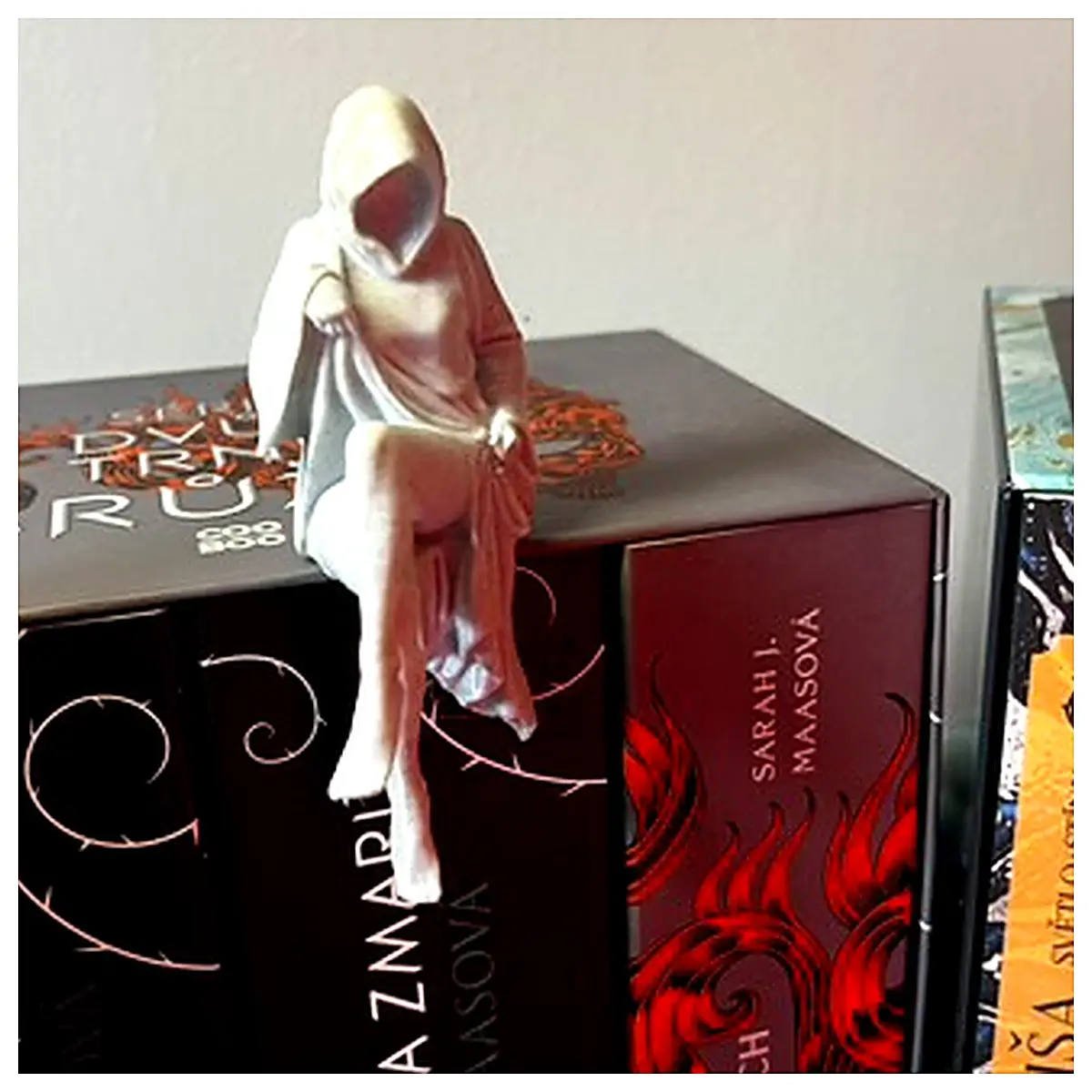 Ghost Book Shelf Decoration Skeleton Book Display Haunted Books Floating Shelf Home Decor Horror Props Ghostly Display