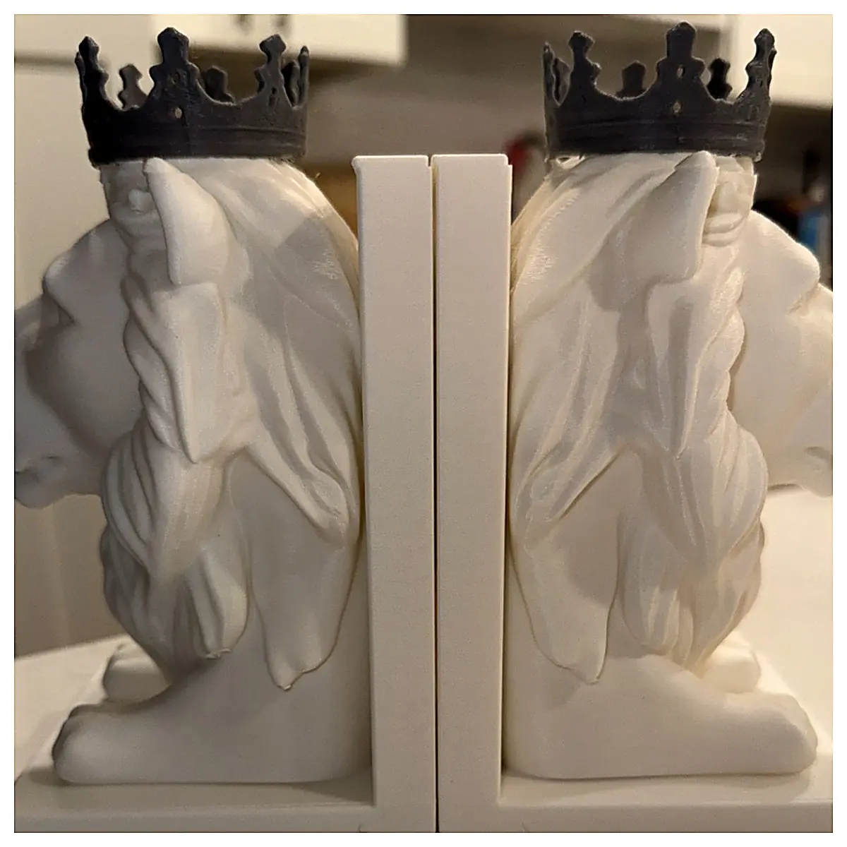 Lion Book Stand Model Toy Animal Figurine Desktop Decoration Creative Gift Collection Support Stand Lion Book Model
