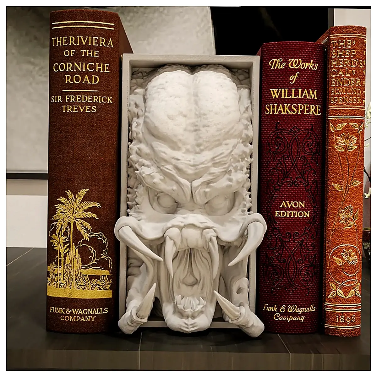 Predator Statue Stand Wall Display Shelf Figure Holder Collection Decor Gaming Accessory Room Decoration Wall Art