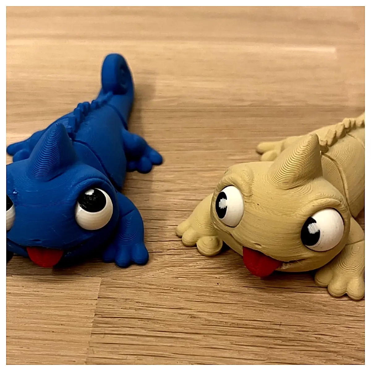 Posable Chameleon Toy Realistic Dinosaur Model Moving Eyes Kids Educational Toys Collectible Figure Role Play Animal Figure