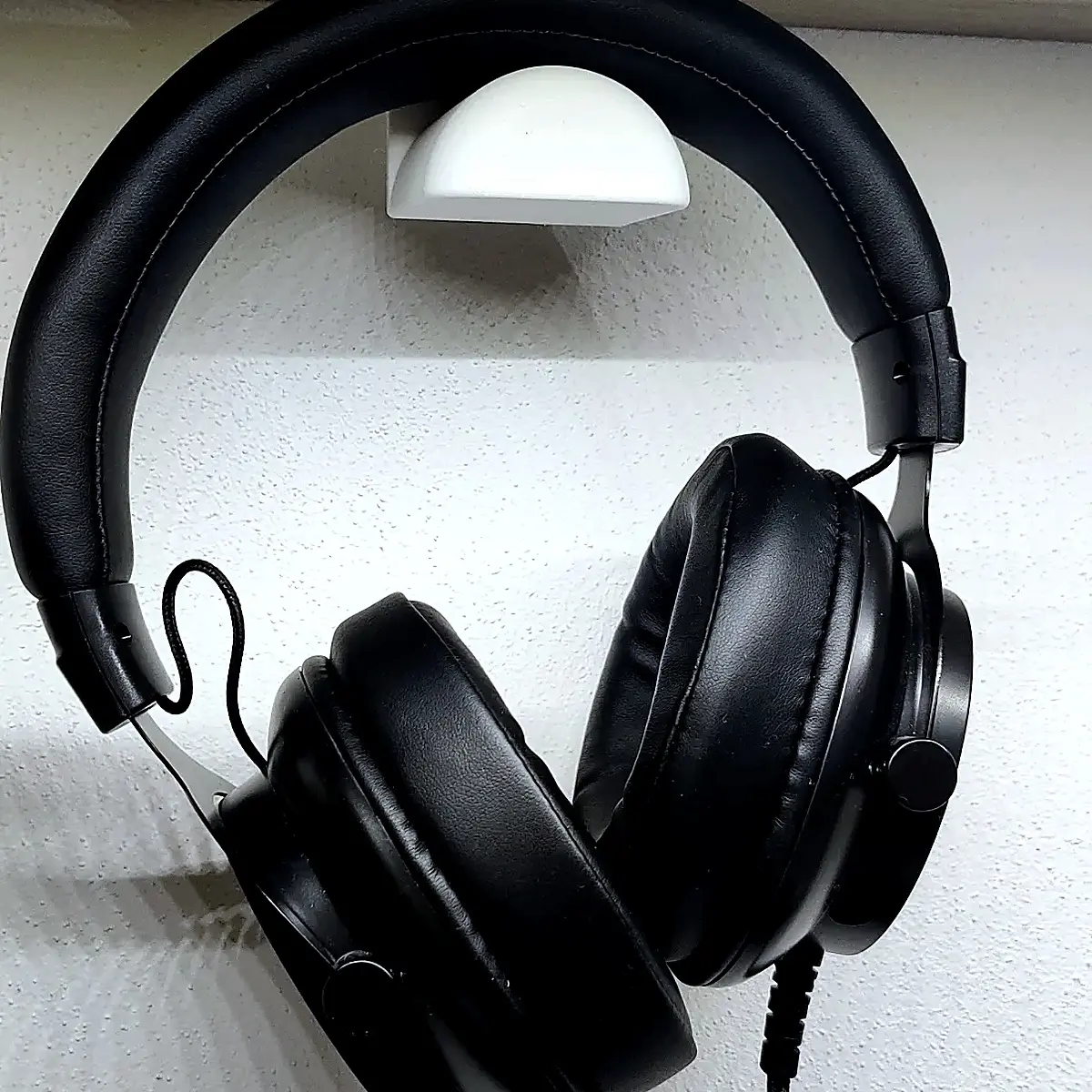 Headphone Holder Earbud Clip Phone Headphone Stand Mobile Earphone Holder Earbud Fixing Clip Portable Phone Stand Lazy Person Headphone Stand