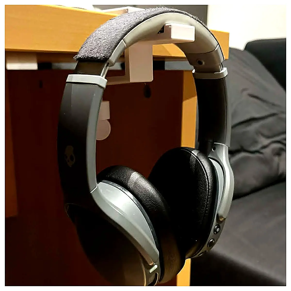Headphone Holder Clip Earbud Grip Phone Stand Mobile Accessory Anti Lost Bracket Phone Clip for Headphones Phones