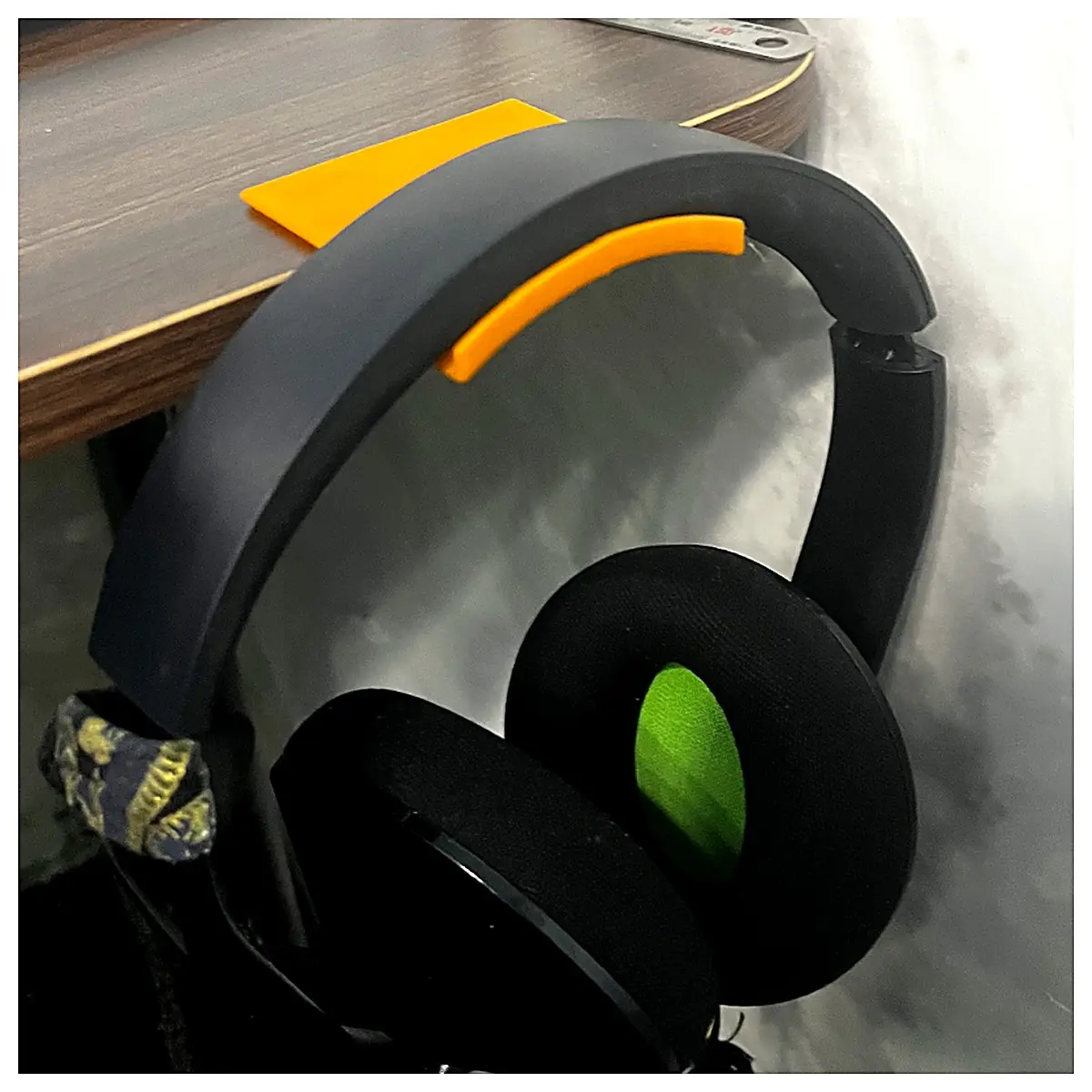 Narrow Edge Desktop Headphone Holder Adjustable Soundproof Speaker Stand Desk Earphone Support Bracket