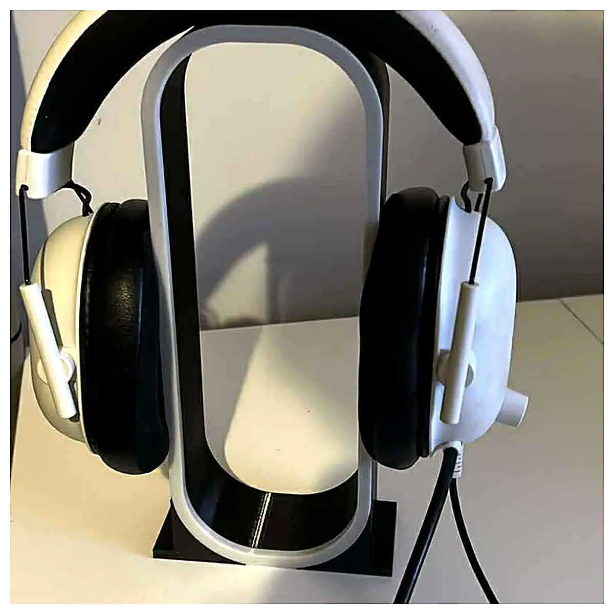 Minimalist Headphone Stand Phone Desk Organizer Earbud Holder Mobile Stand Accessory Desktop Gadget Desk Storage