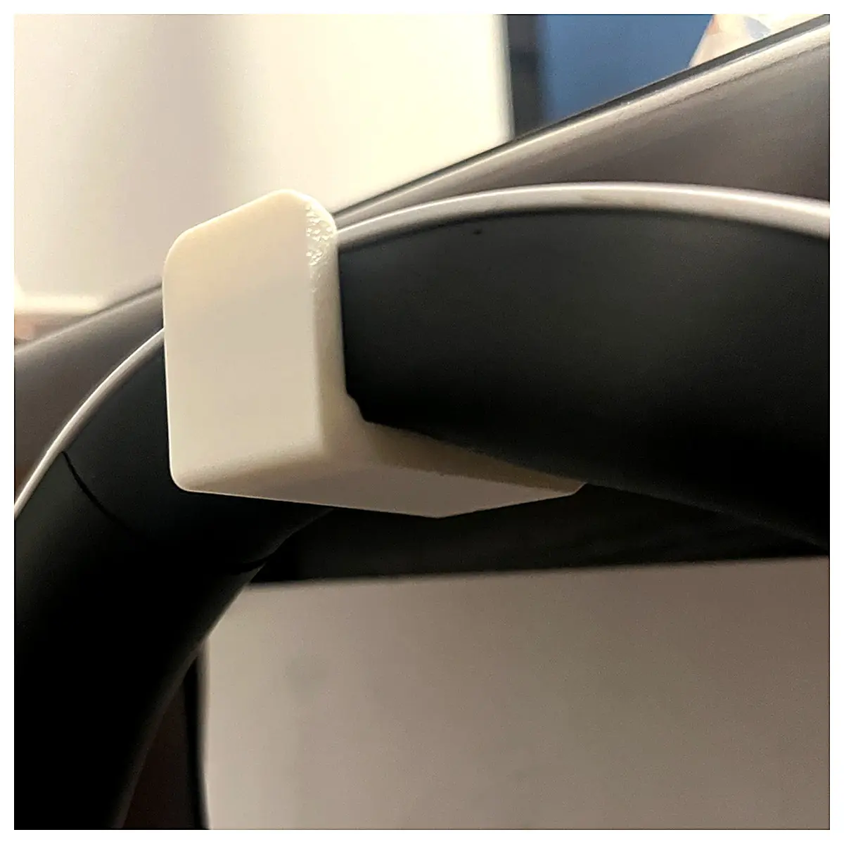 Headphone Cord Holder Mobile Phone Stand Phone Strap Holder Phone Accessory Bracket Mobile Phone Cord Clip Phone Stand Fixation