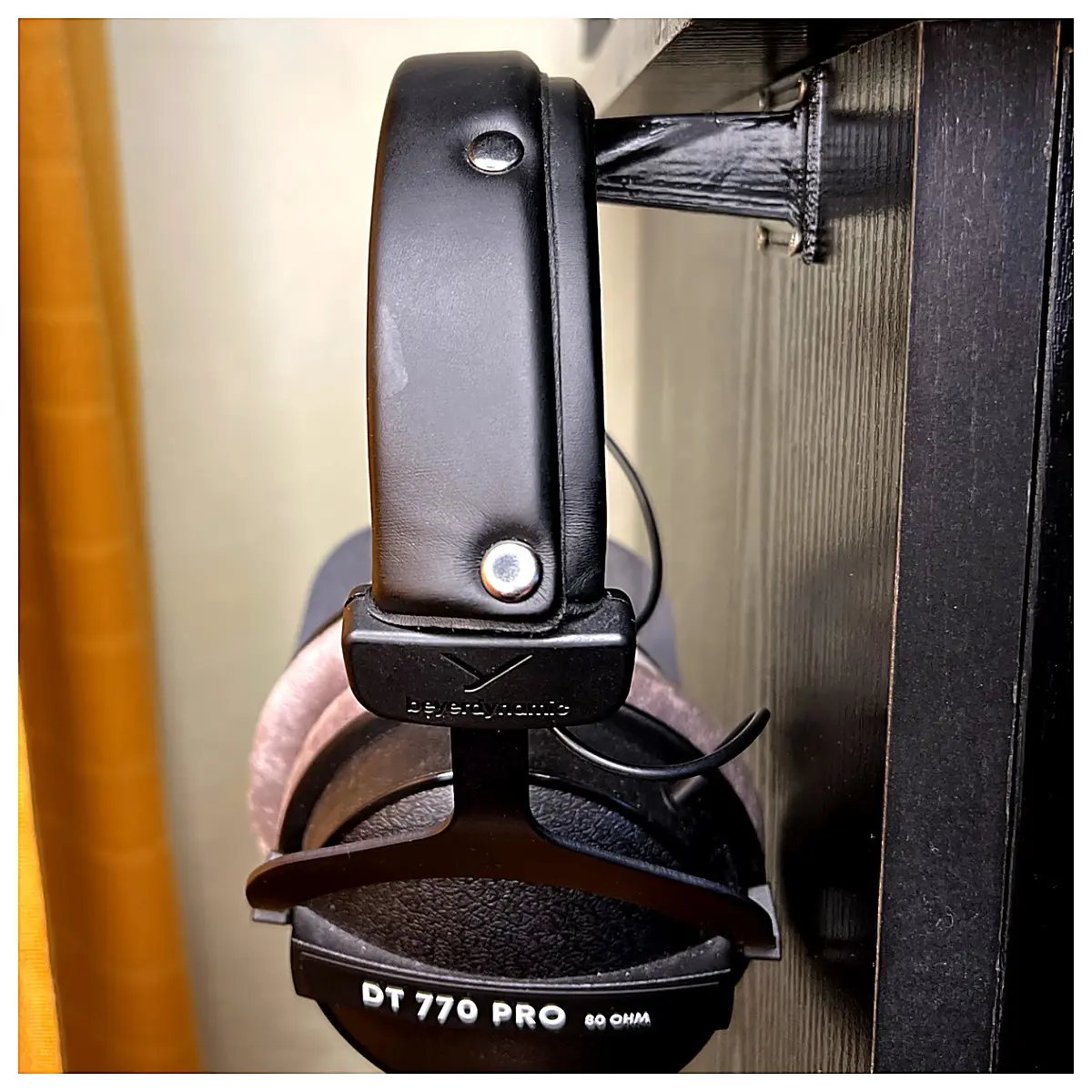 Mobile Headphone Holder Phone Stand Clip Bracket Support Compatible with All Phones Desk Car Use Phone Accessory
