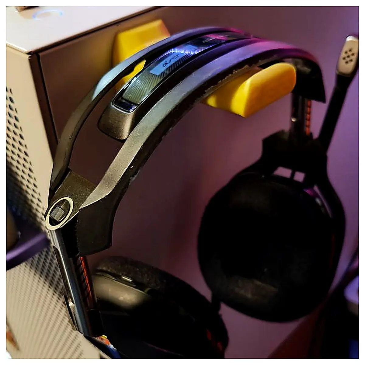 Magnetic Earbud Holder Clip Magnetic Earphone Stand Magnetic Earbud Grip Phone Magnetic Holder Earbud Clip Magnetic Earphone Accessory Phone Stand Mag