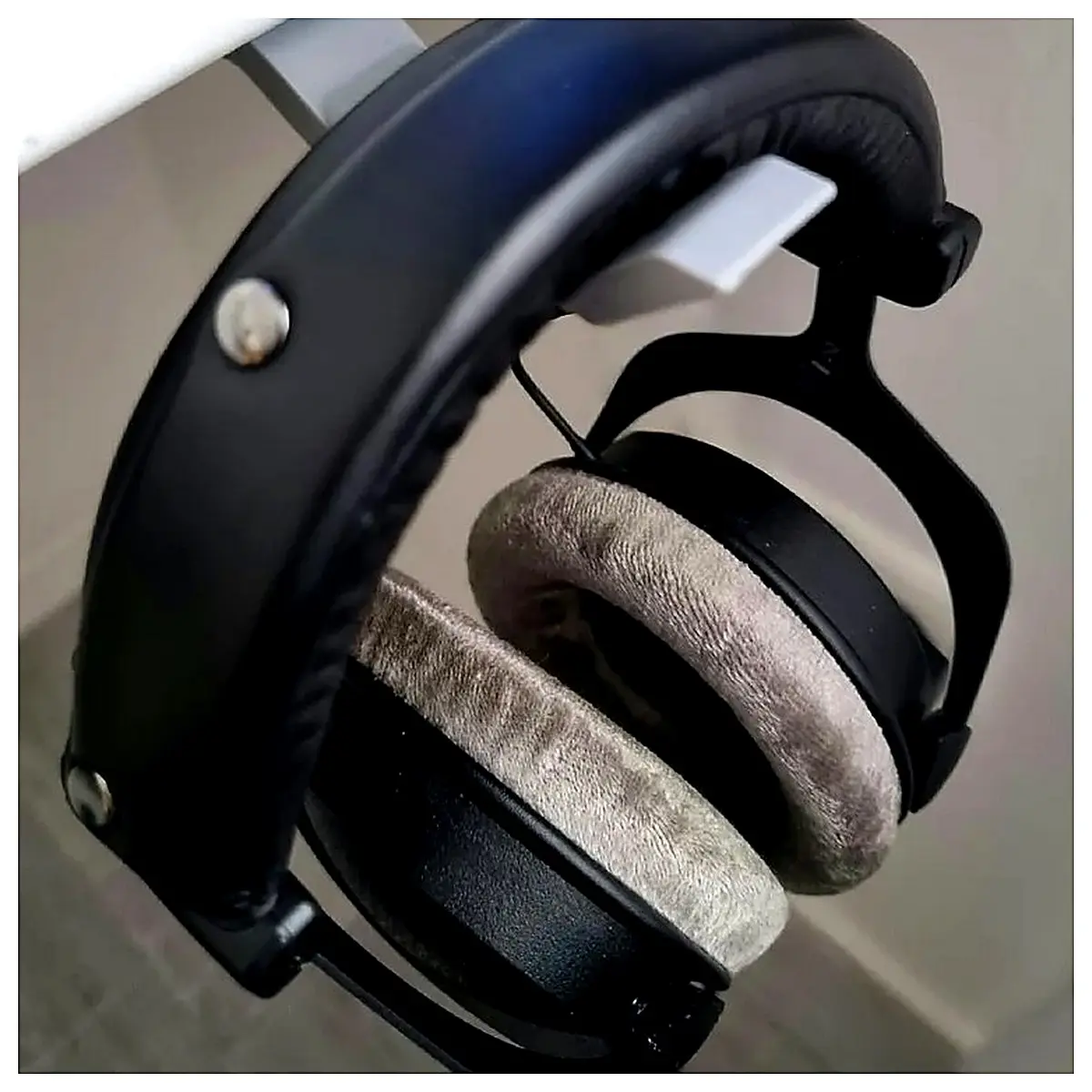 Headset Holder Stand Desktop Mount Earbud Organizer Protective Case Gaming Headset Support Computer Accessory Audio Accessory