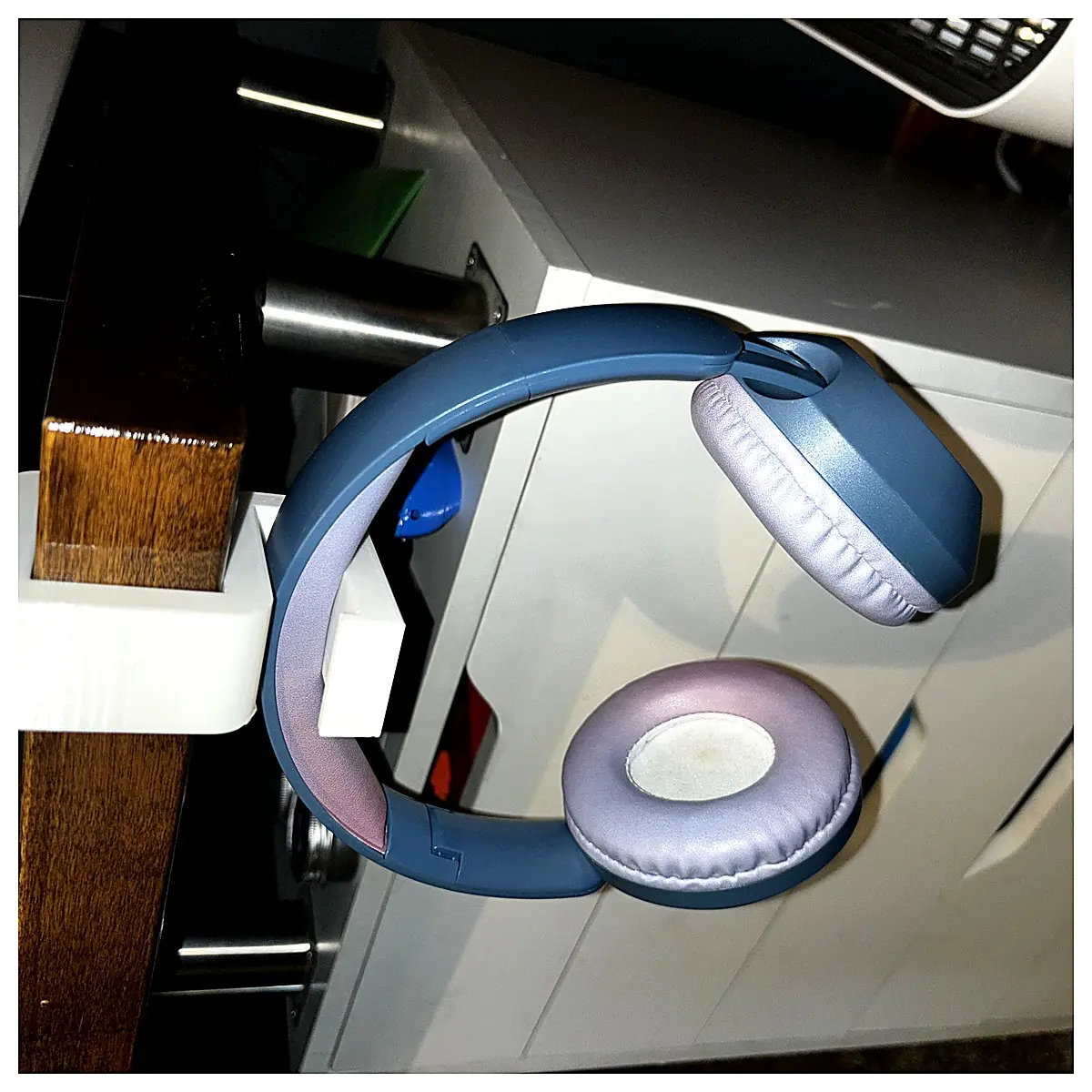Headphone Cord Holder Mobile Phone Stand Protection Clip Mobile Phone Strap Phone Accessories Headphone Cord Holder