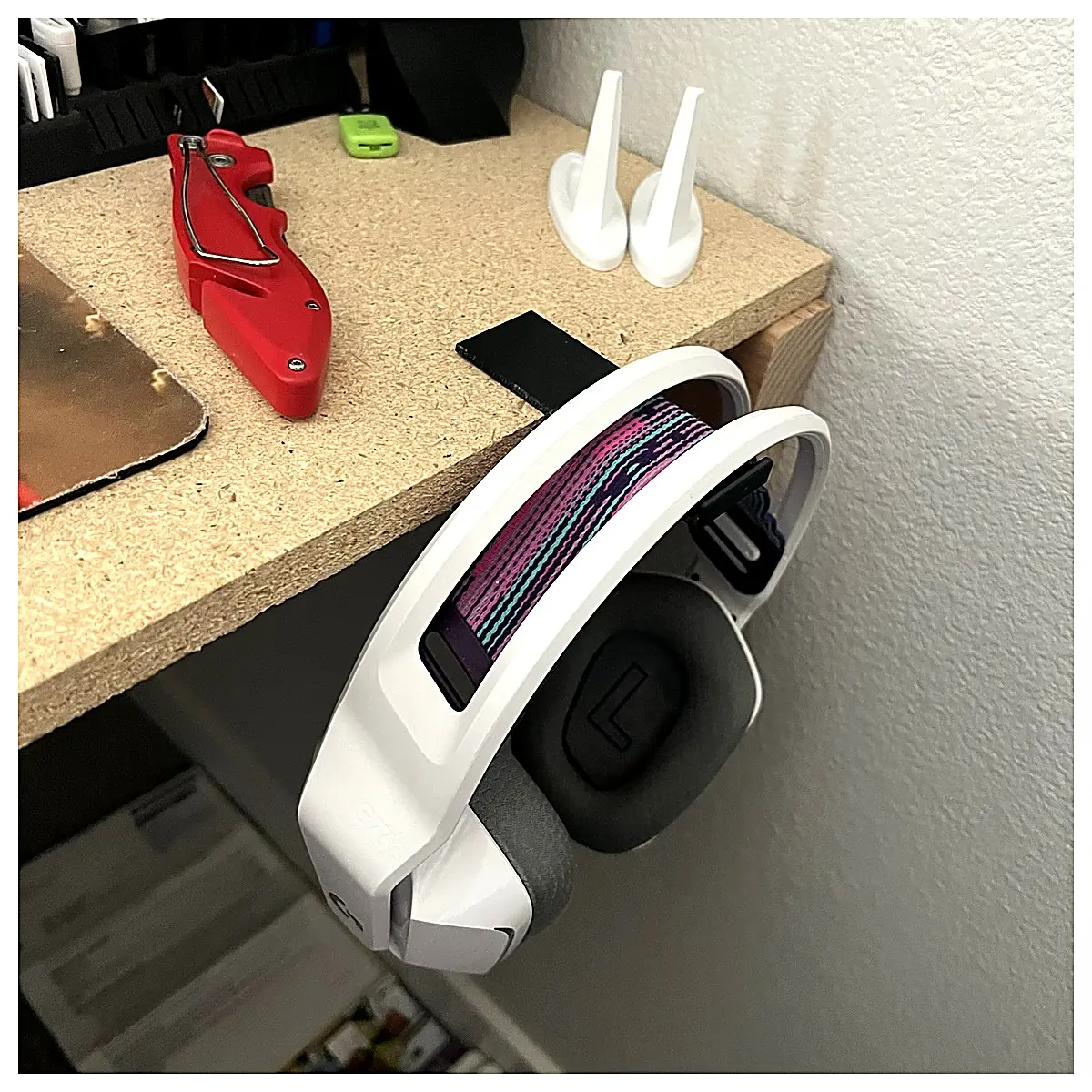 Desktop Headphone Stand Phone Holder Earphone Organizer Desk Organizer 360 Rotation Stable Support Headphone Stand
