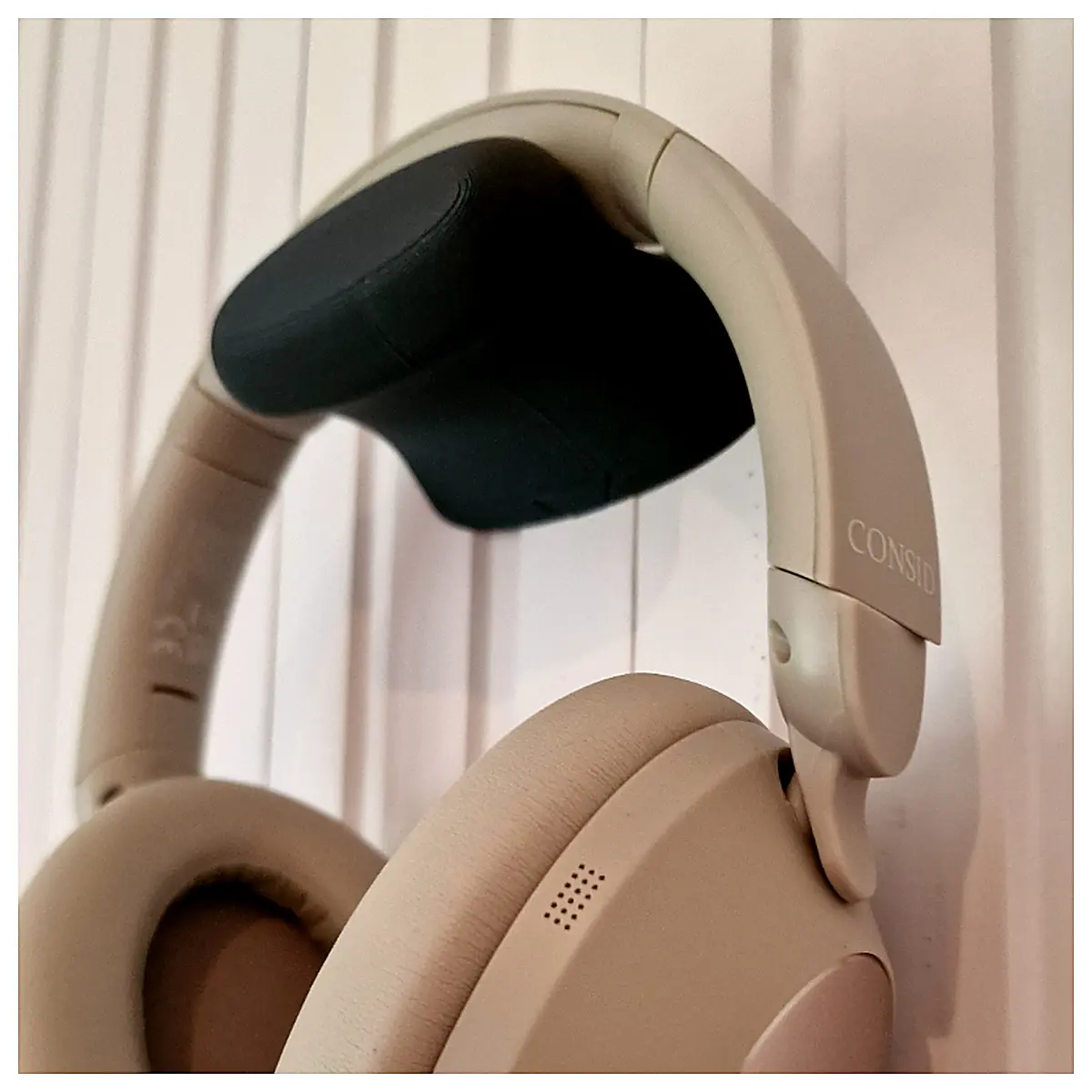 Headphone Wall Mount Desk Holder Music Lover Decor Creative Earbud Stand Phone Holder Wall Storage Listening Accessory