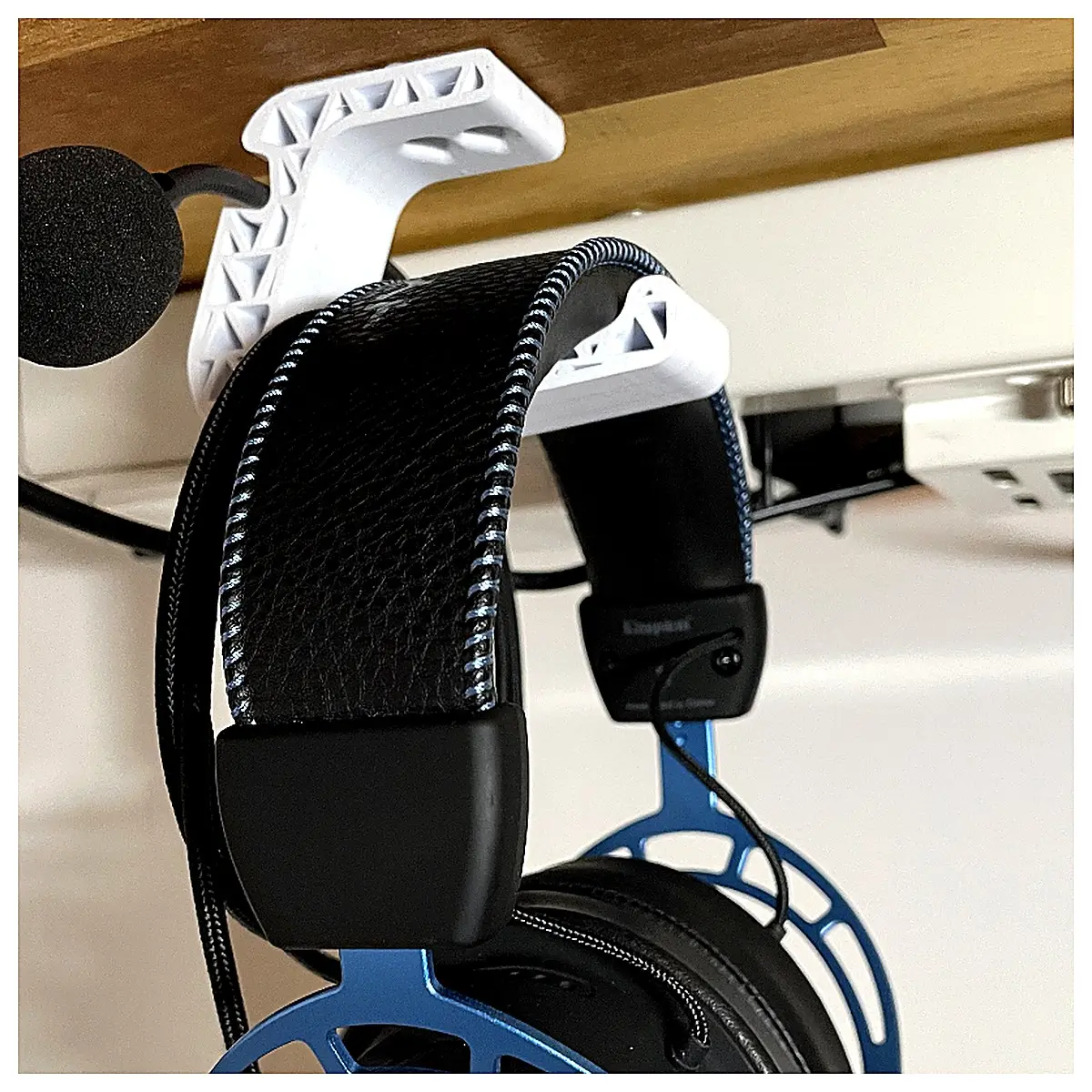 Desk Headphone Holder Hook with Cable Management Microphone Stand Earbud Mount Desktop Accessory Cable Organizer