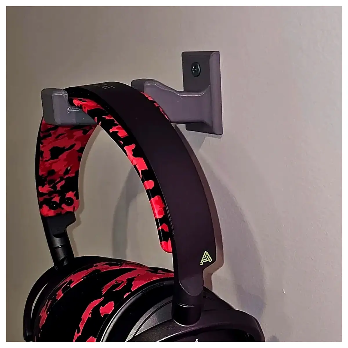 Wall Mount Headphone Holder Desk Hanger Phone Stand Earbuds Holder Listening Headphones Computer Accessory Lazy Bracket Desktop Organizer