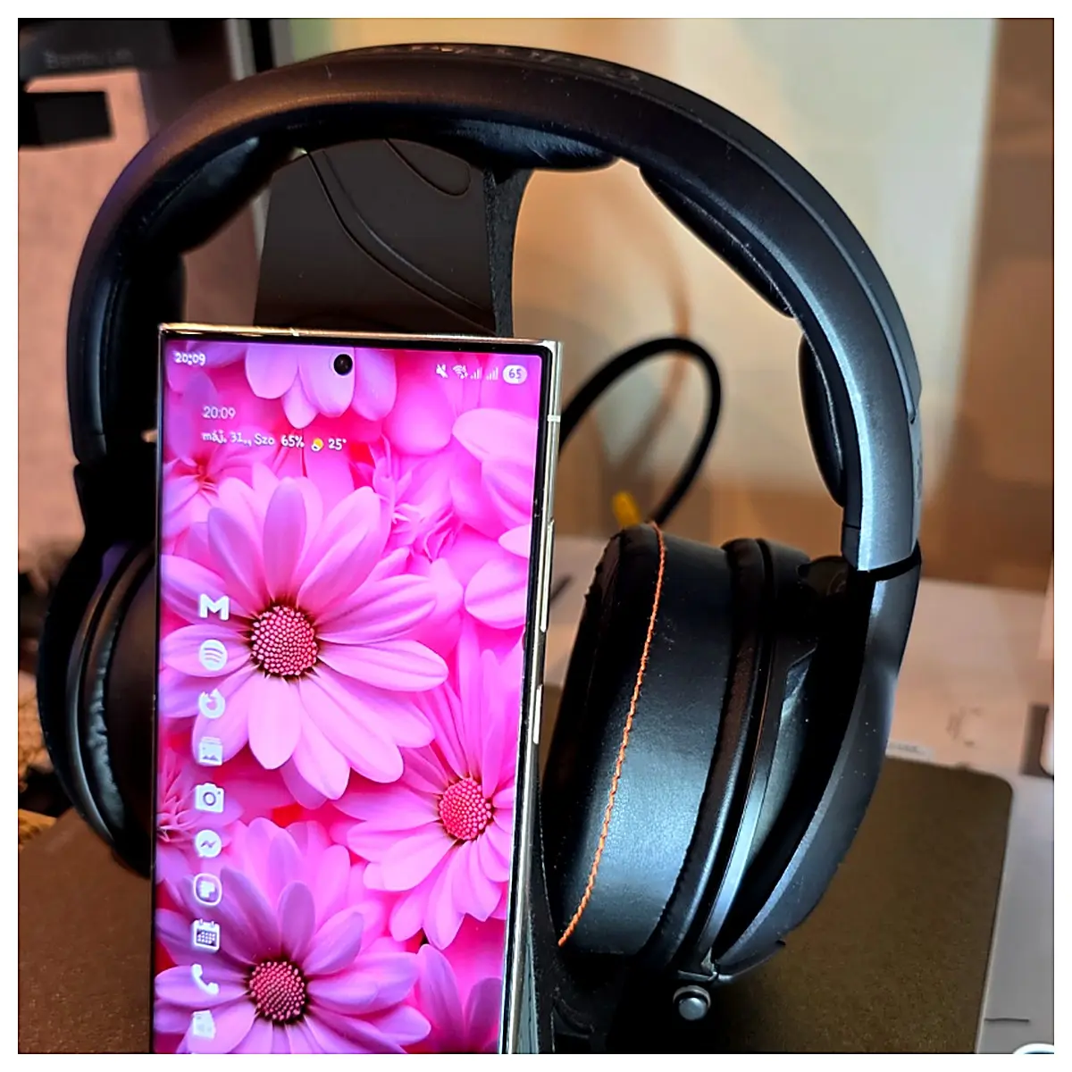 Mobile Tablet Stand Small Portable Phone Headphone Stand Phone Stand Tablet Stand Desktop Phone Stand Cell Phone Holder