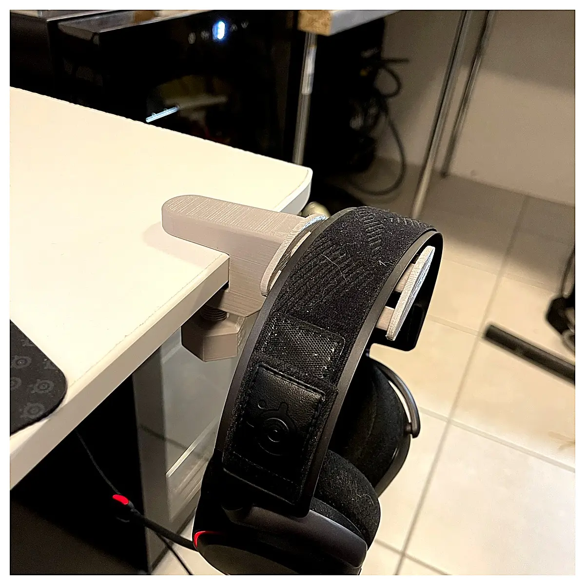 Desktop Headphone Stand Earphone Holder Desk Organizer Shelf Support Wall Mount Space Saver Stable Accessory