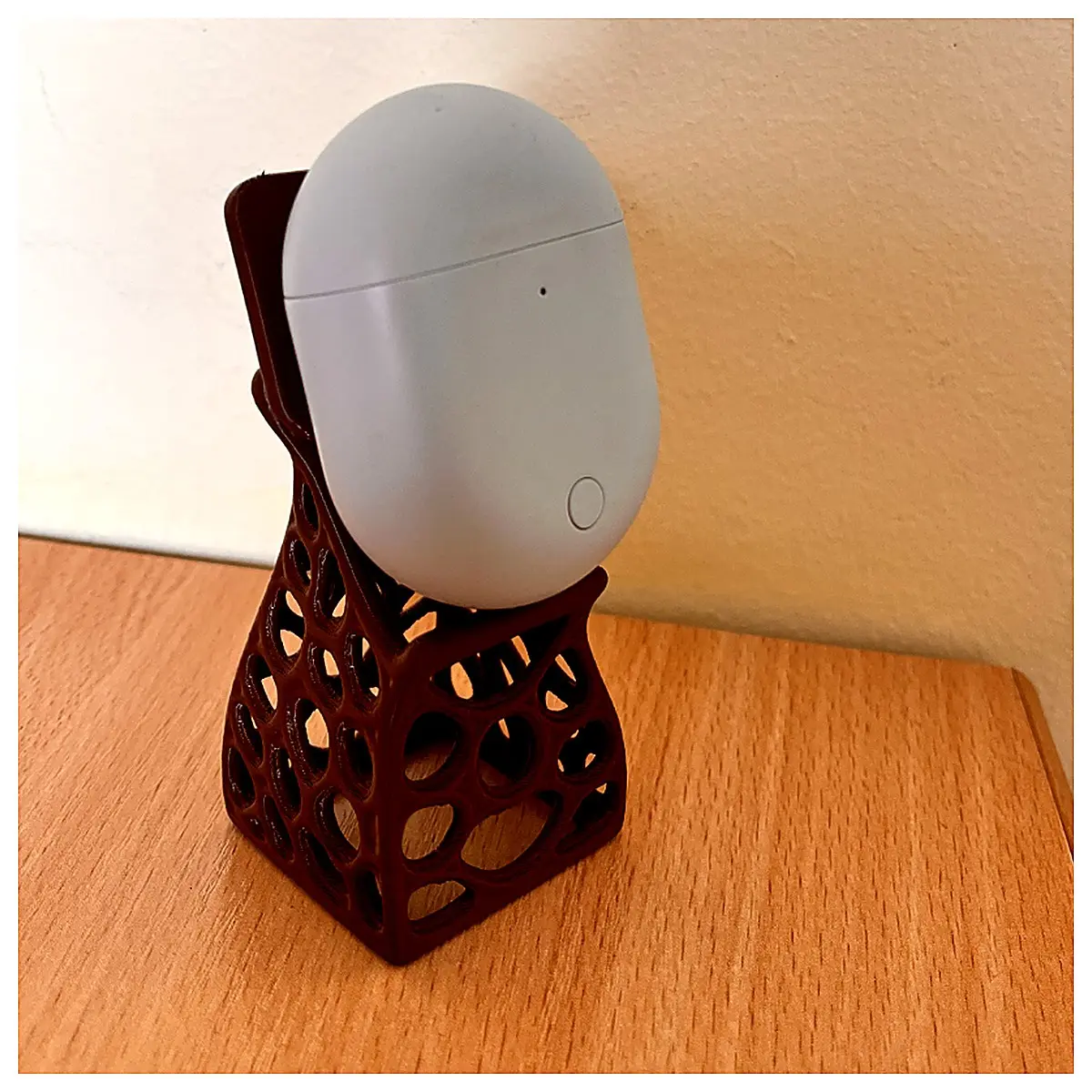 Grill Earphone Case Holder Phone Headphone Case Stabilizer Protective Case Bracket Desktop Organizer Phone Box Accessories Phone Stand