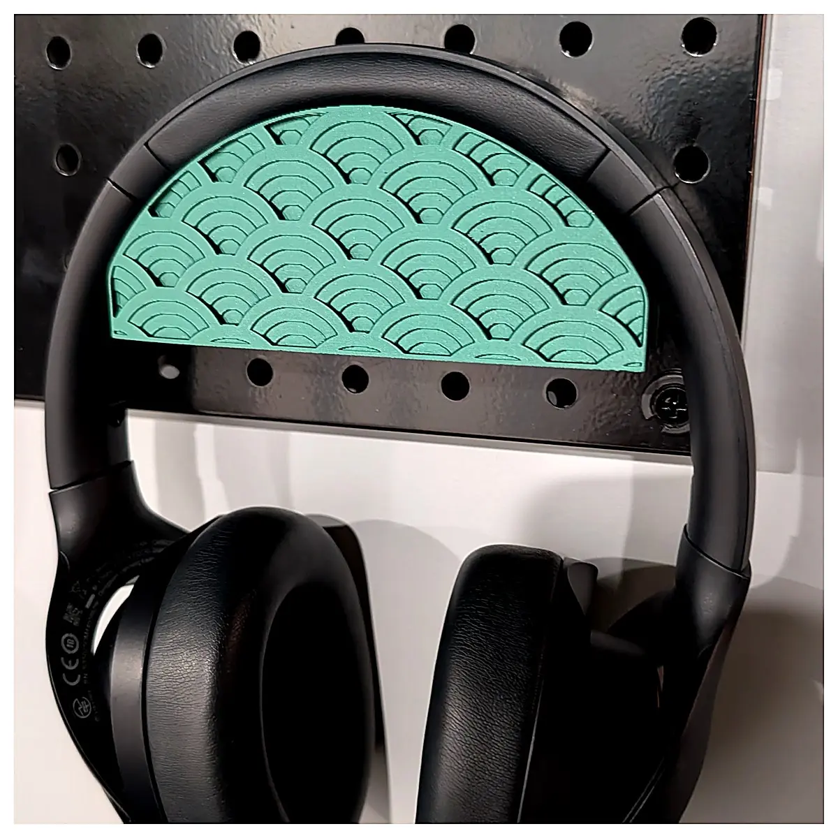 Perforated Earphone Holder Wave Design Desktop Mount Phone Speaker Stand Easy Installation Listening Headphones Accessory Computer Speaker Parts