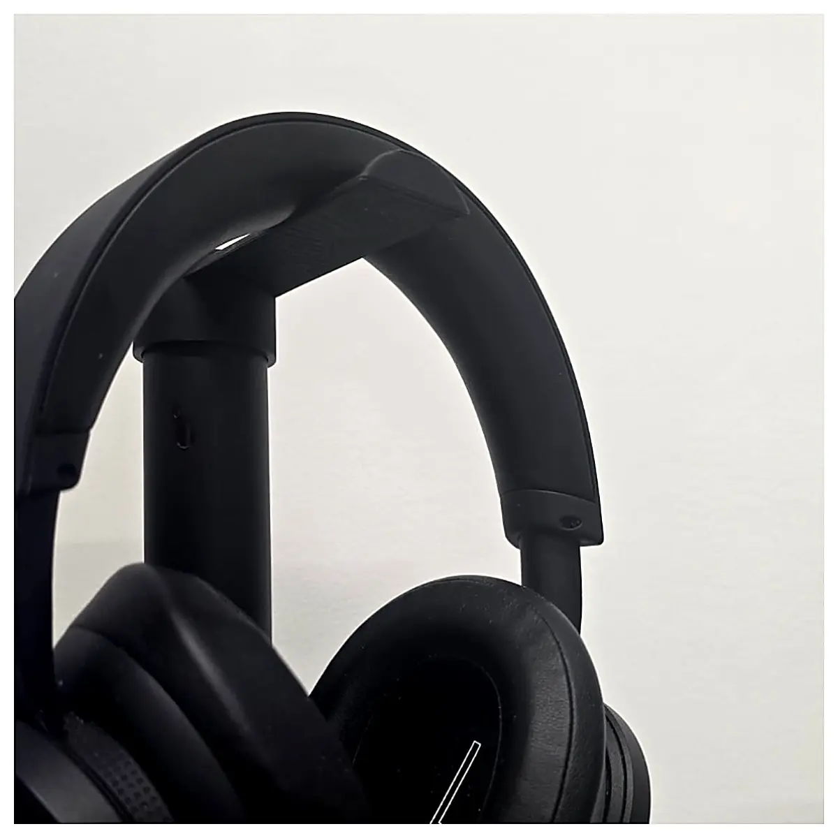 Headphone Holder Earbud Clip Phone Headphone Stand Mobile Phone Holder Earphone Support Compatible with All Phones Phone Accessories