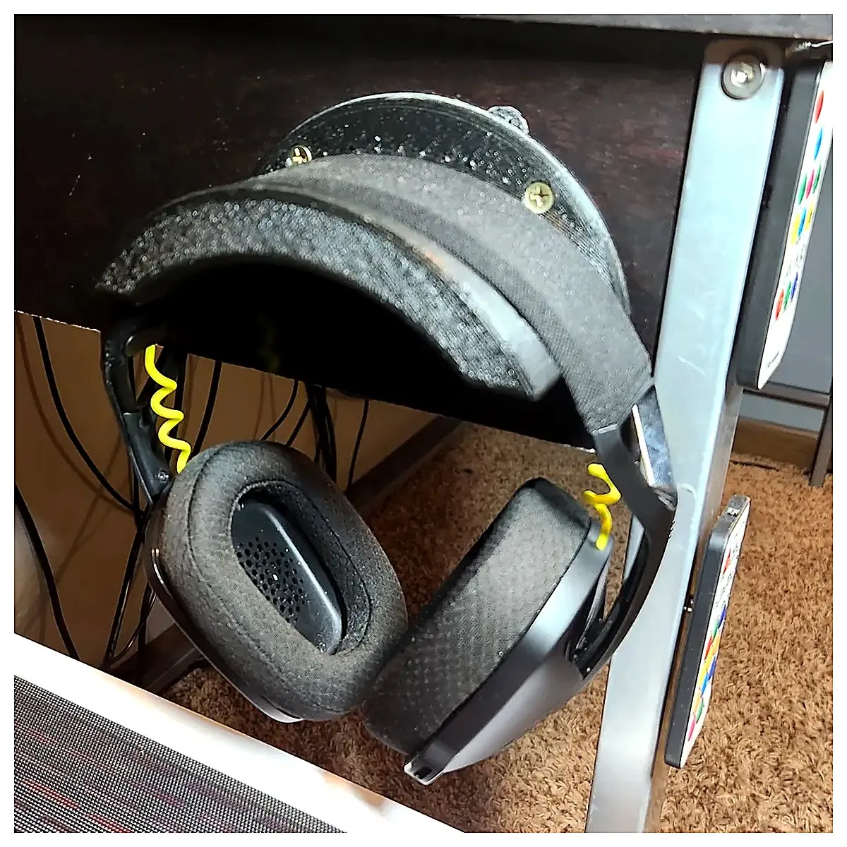Headphone Holder Earbud Clip Phone Headphone Stand Earphone Holder Mobile Accessory Headphone Support Phone Stand Parts