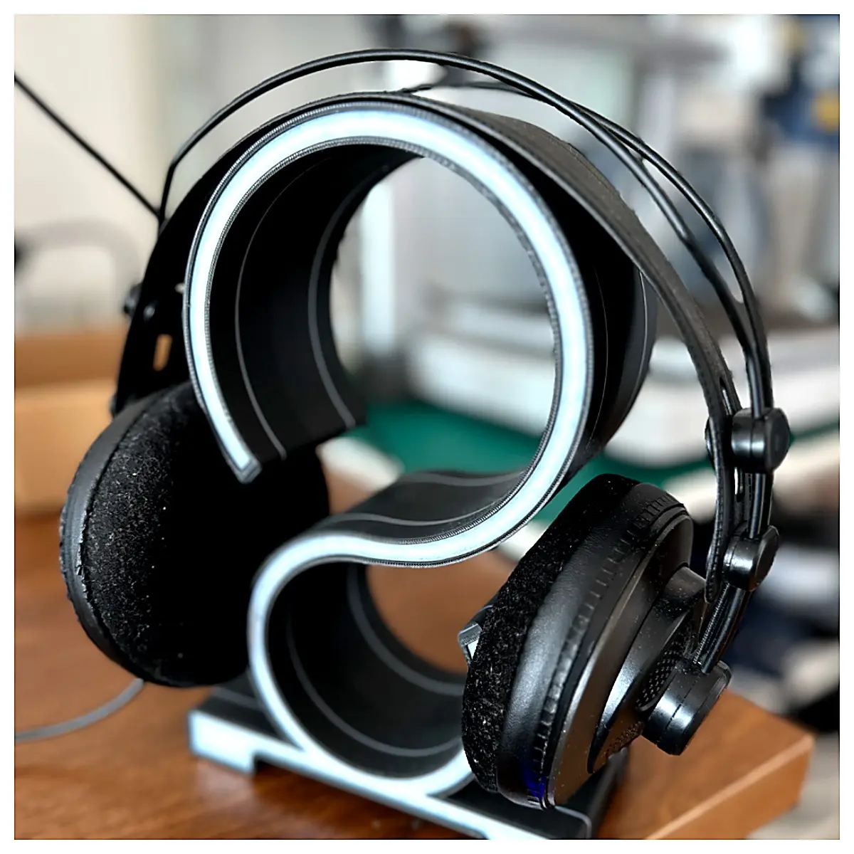 Headphone Stand for Listening Headphones Desktop Portable Earphone Holder Support Mobile Phone Stand Music Lover Accessory Sound Equipment Support
