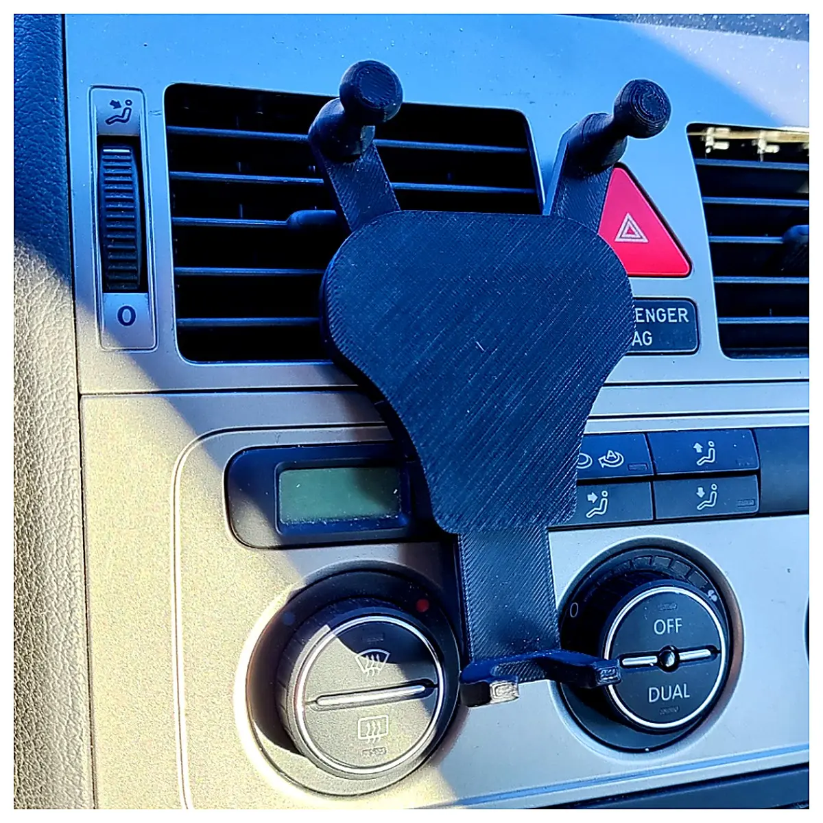 Car Vent Clip Holder Phone Mount Auto Vent Phone Stand Mobile Holder Car Accessories Bracket Support Device