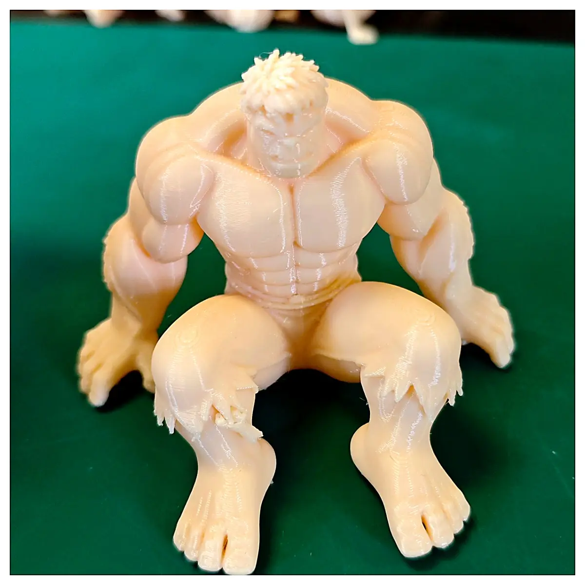 Hulk Sitting Figure Print Static Model Child Toy Hand Statue Easy for Beginners Collectible