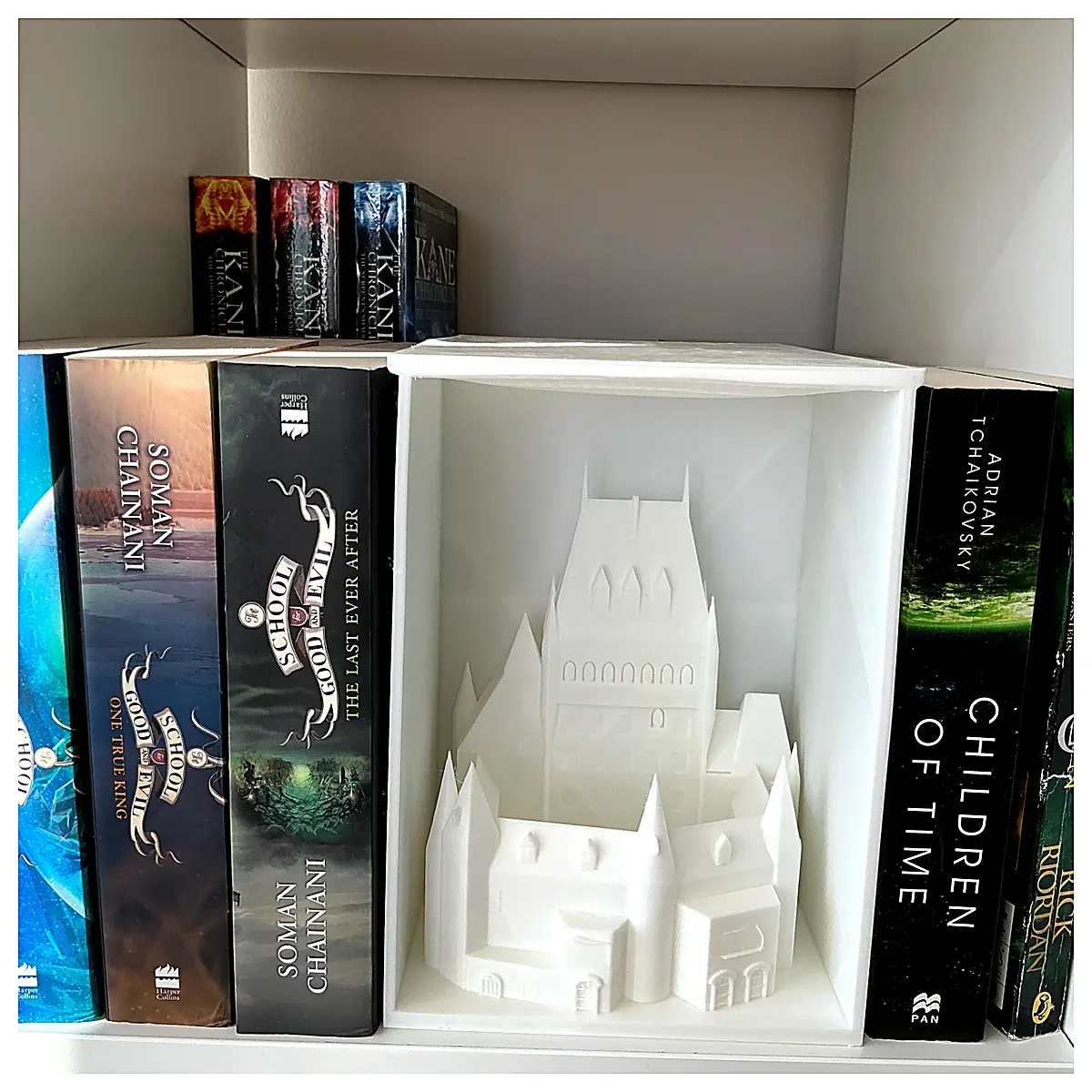 Fairmont Ventana Castle Model Book Stand Display Figurine Decoration Scene Building Model Collectible Desktop Ornament Scene Props
