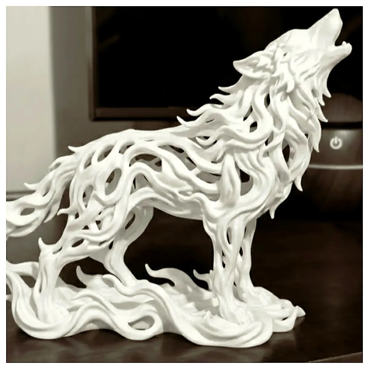 Spirit of the Wild Roaring Flame Wolf Statue Animal Figurine Decoration Indoor Art Collection Desktop Placement Gift