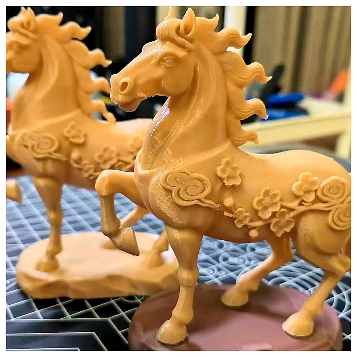 Xiangyun Junma Wooden Horse Carving Figurine Horse Statue Wooden Decoration Traditional Feng Shui Desktop Ornament Gift Idea