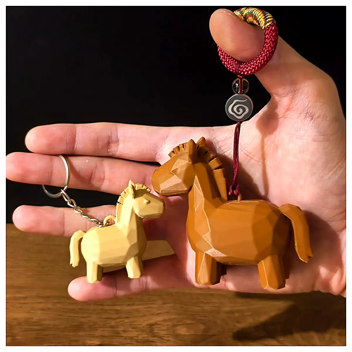 Wood Carved Horse Figurine Ornament Hanging Decoration Horse Sculpture Home Decor Gift Decoration Accessories
