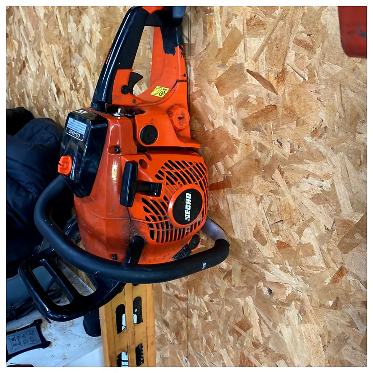 Chainsaw Wall Mount Holder Chainsaw Support Wall Bracket Safety Storage Secure Installation Universal Accessory