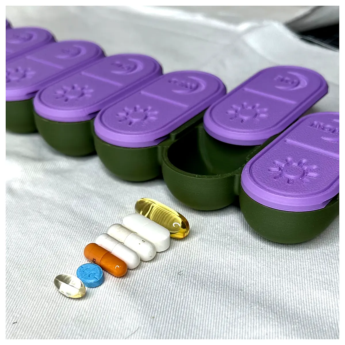 7 Day Pill Box Organizer Morning Night Universal Medication Dispenser Daily Pill Splitter
