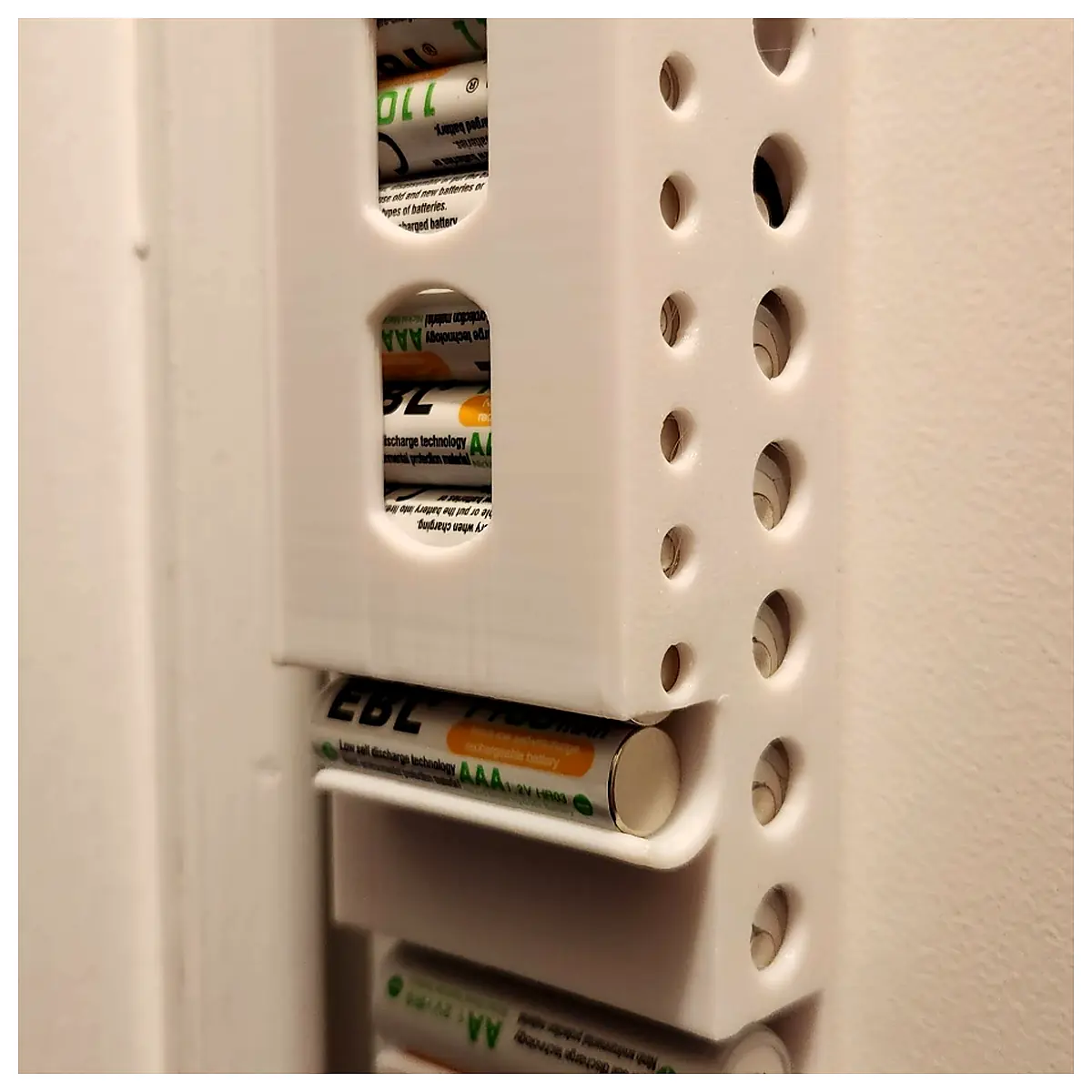 AA AAA Narrow Profile Battery Storage Energy Storage Batteries Replacement Charging Emergency Power