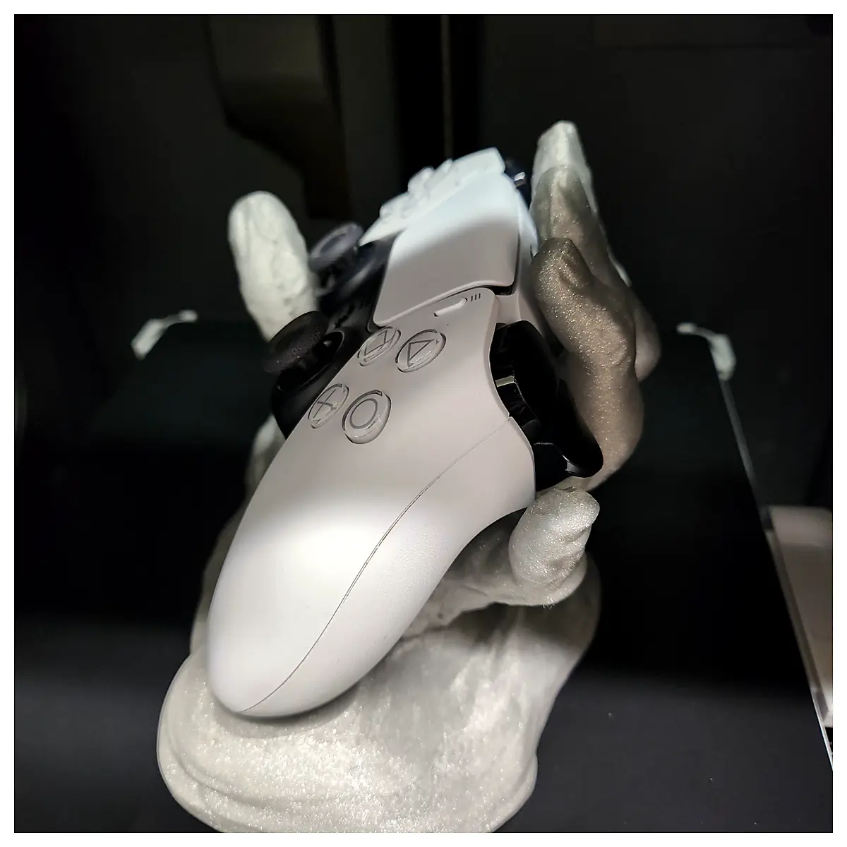 PlayStation 5 Zombie Hand Controller Holder Game Accessory Controller Storage Desk Decor PS5 Compatible Gaming Collectible