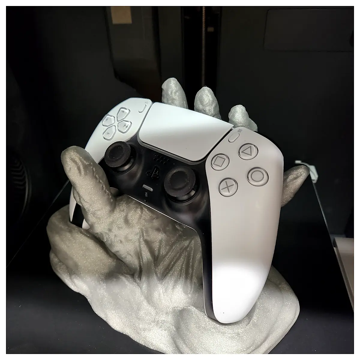 PlayStation 5 Zombie Hand Controller Holder Game Accessory Controller Storage Desk Decor PS5 Compatible Gaming Collectible