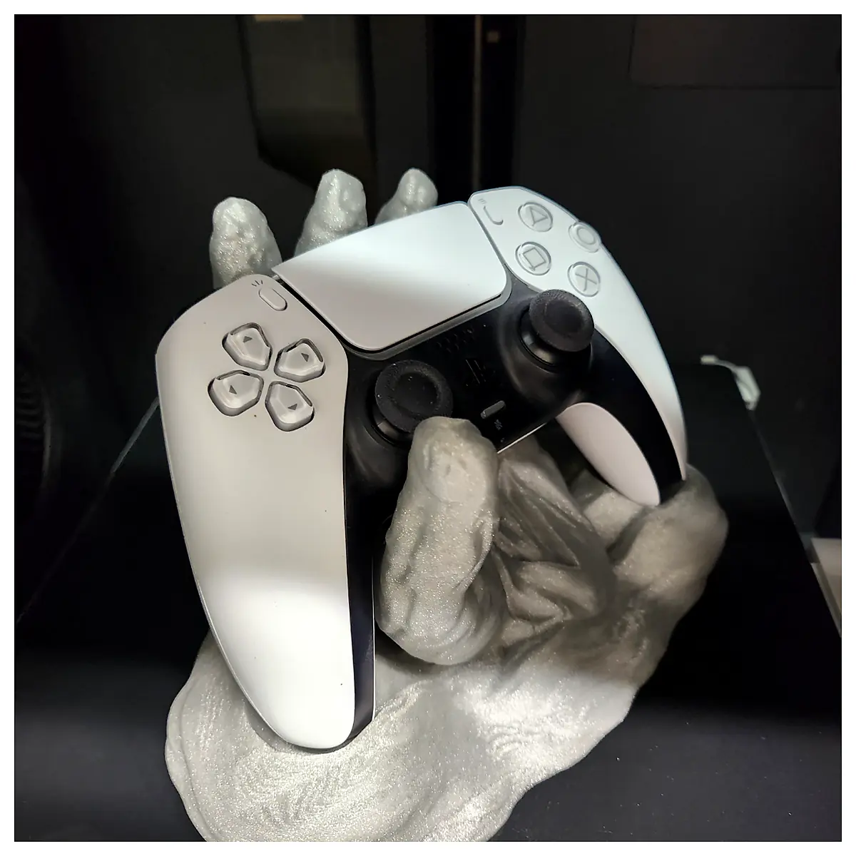 PlayStation 5 Zombie Hand Controller Holder Game Accessory Controller Storage Desk Decor PS5 Compatible Gaming Collectible