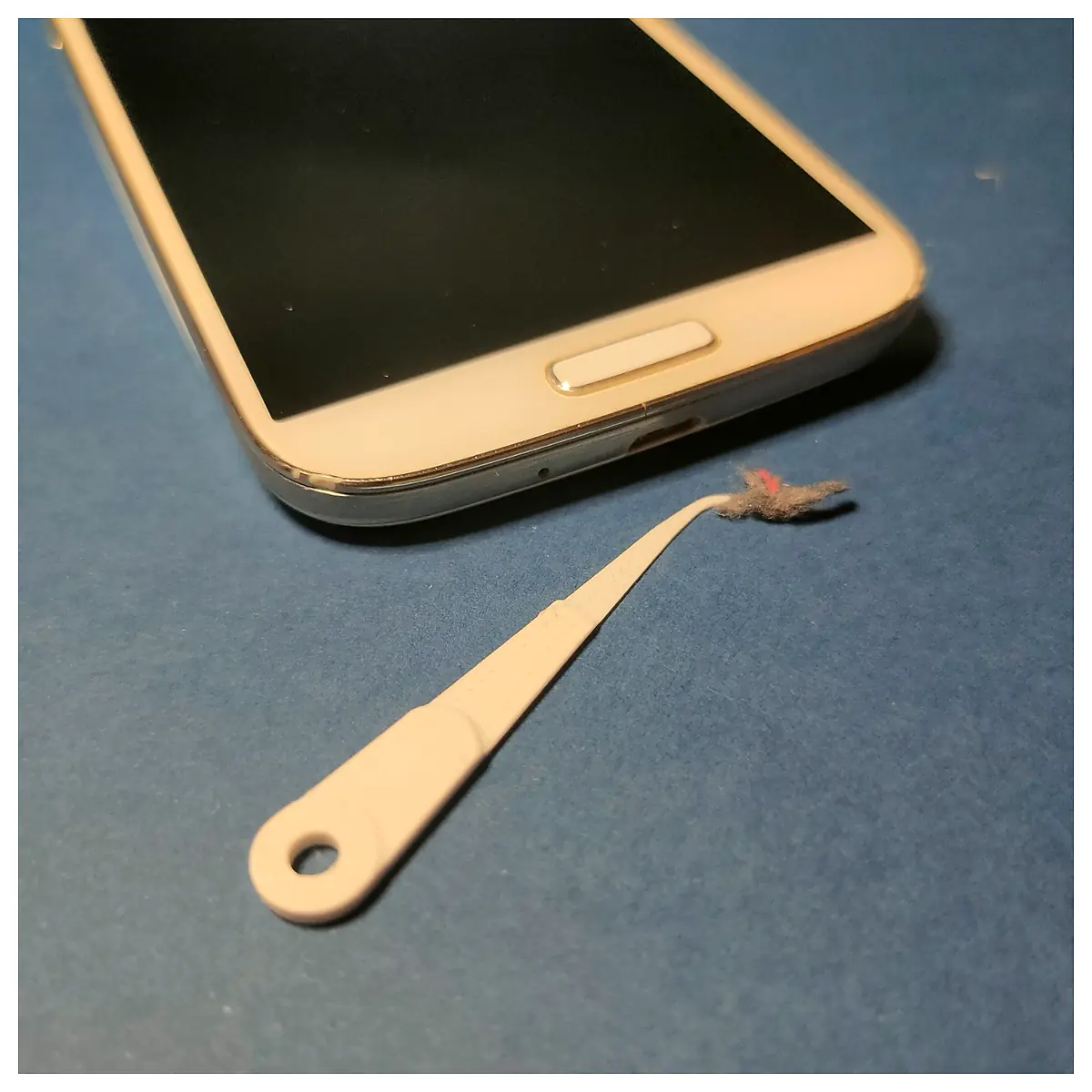 USB C Dust Remover Tool Cleaning Kit Phone Accessories Cleaning Brush Dust Plug Protector