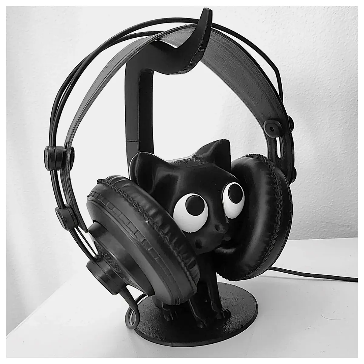 Cat Headphone Holder Pet Headwear Stand Mobile Phone Holder Creative Decoration Desk Organizer Cat Accessory