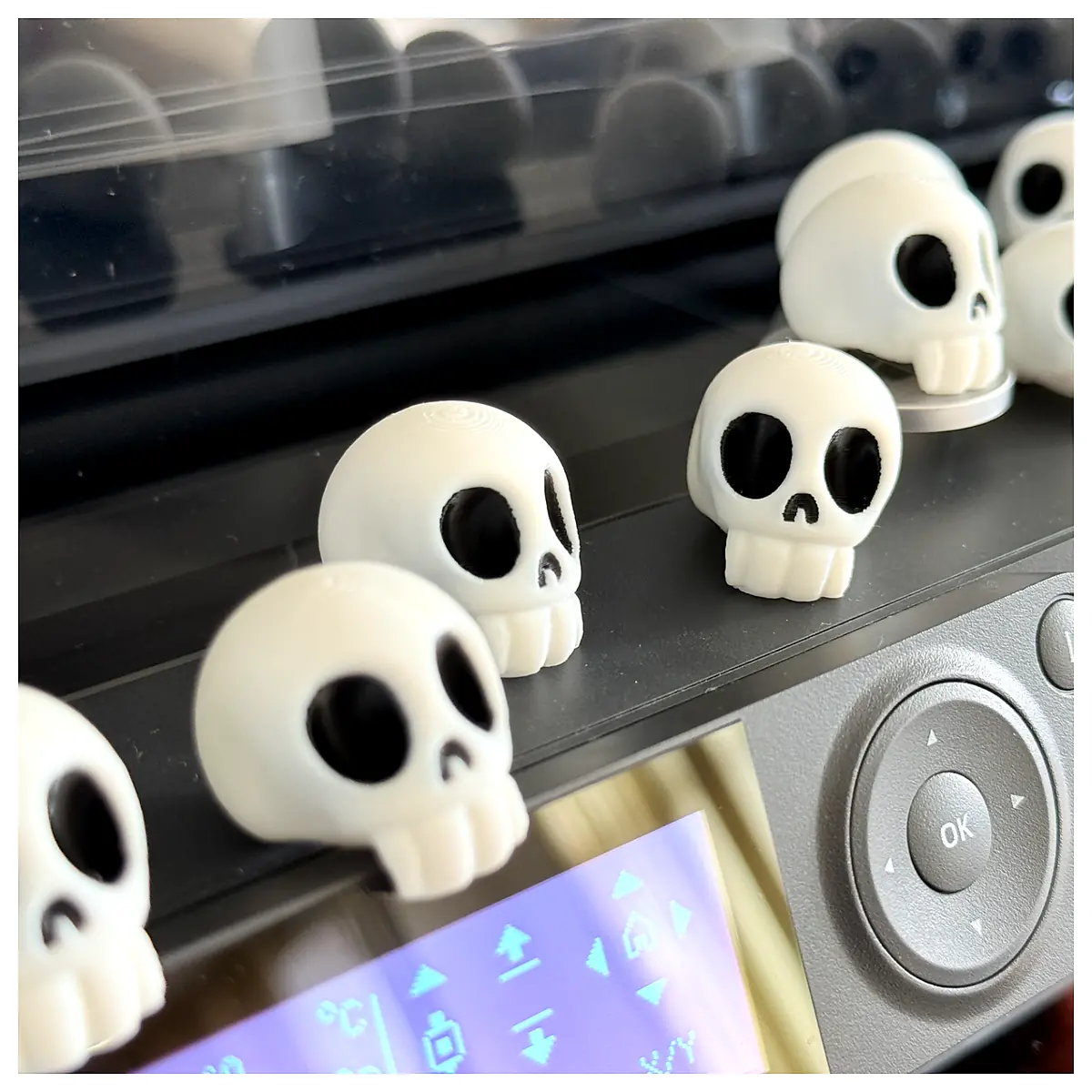 Tiny Skull Single Colour Painted Art Piece Graffiti Decoration Skull Decor Parts Repair